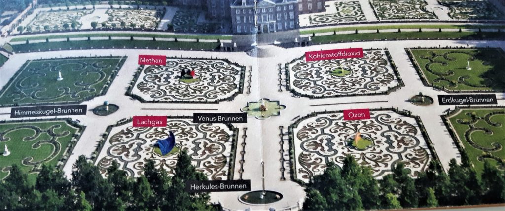Dit is de afbeelding van de barokke tuin van Paleis Het Loo met de vier sculpturen van Daniel Libeskind.